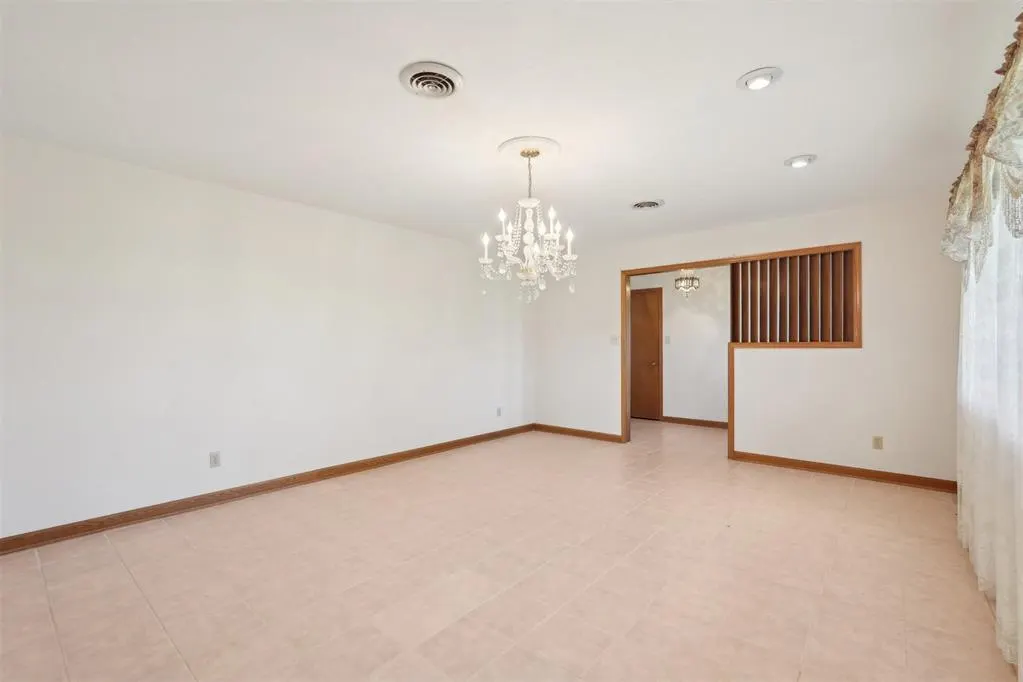 Photo 7 — 700 S Oliphant Street, Holdenville, OK 74848