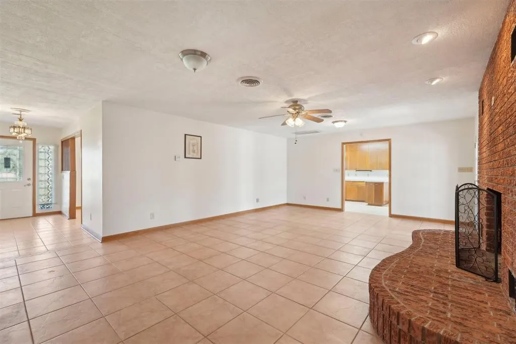 Photo 9 — 700 S Oliphant Street, Holdenville, OK 74848