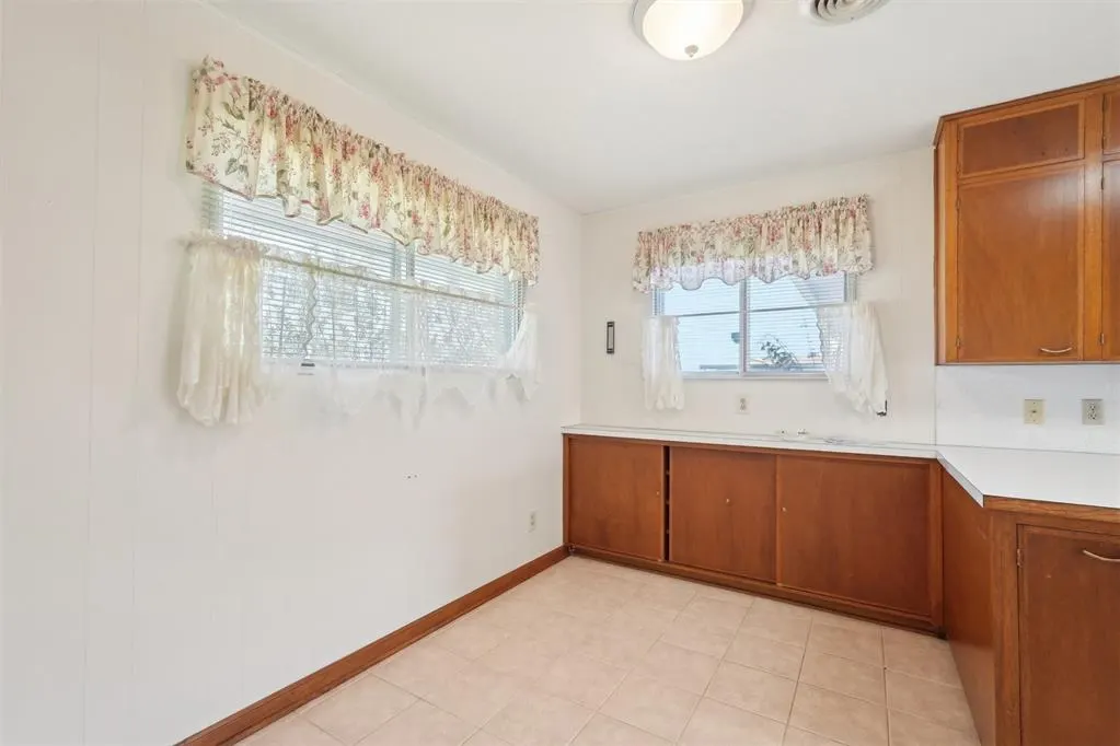 Photo 13 — 700 S Oliphant Street, Holdenville, OK 74848