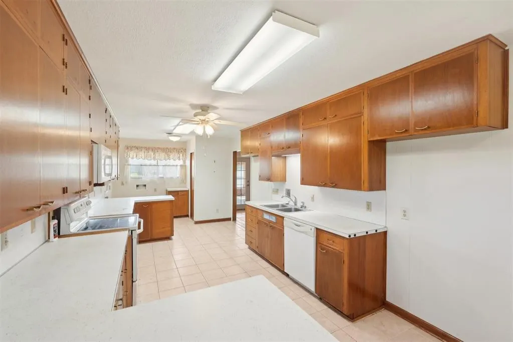 Photo 17 — 700 S Oliphant Street, Holdenville, OK 74848