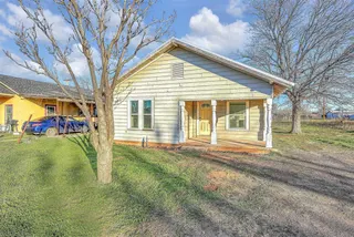 Sold home at 214 W Dorothy Street