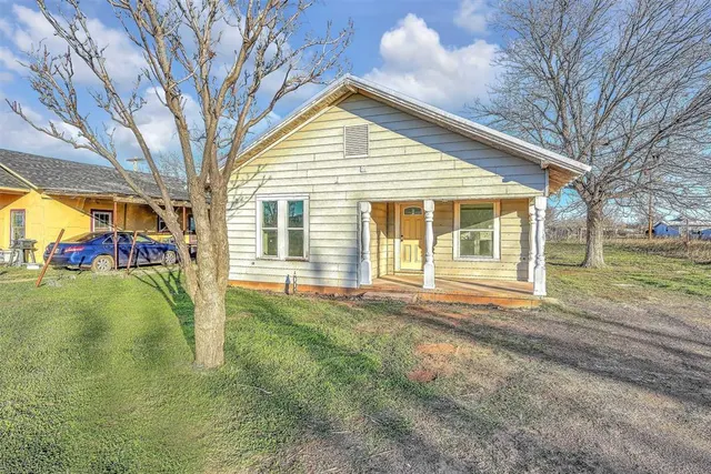 Front exterior — 214 W Dorothy Street, Hollis, OK 73550