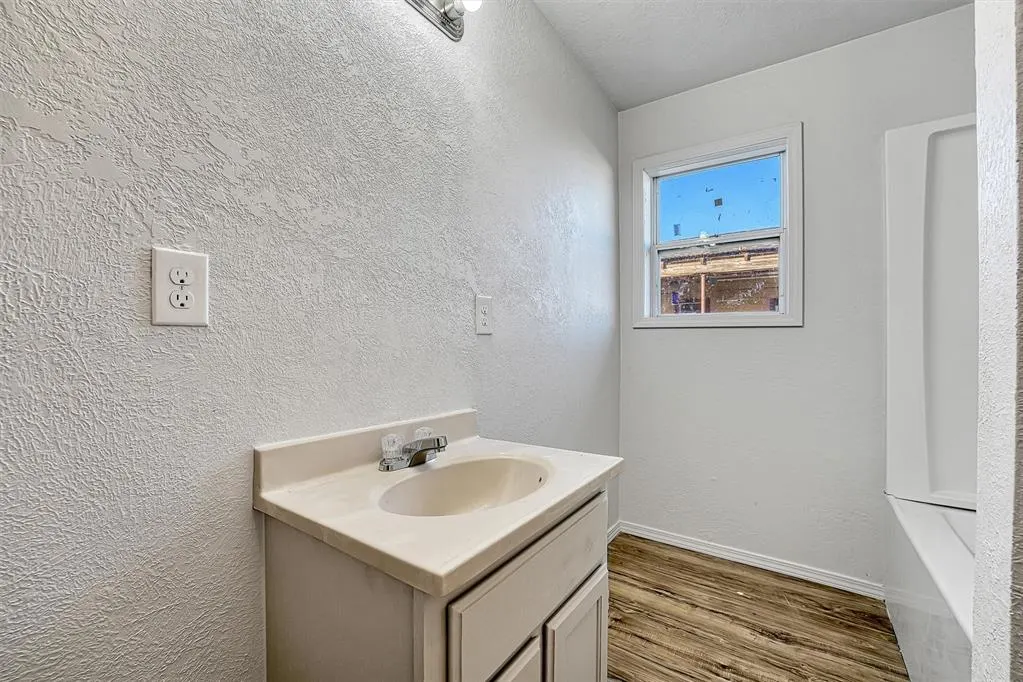 Photo 17 — 214 W Dorothy Street, Hollis, OK 73550
