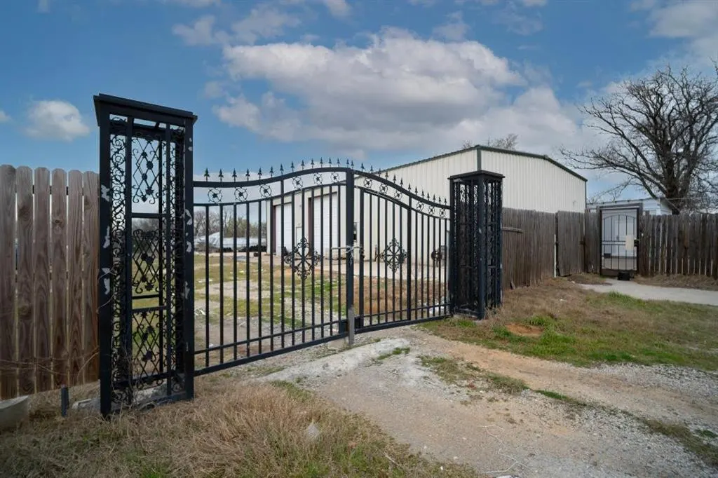 Photo 4 — 1333 W 1st Street, Wewoka, OK 74884