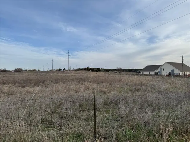 Photo 2 — 1 W Cimarron Boulevard, Crescent, OK 73028