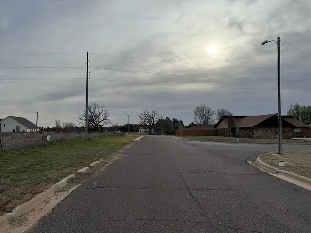 Photo 4 — 1 W Cimarron Boulevard, Crescent, OK 73028