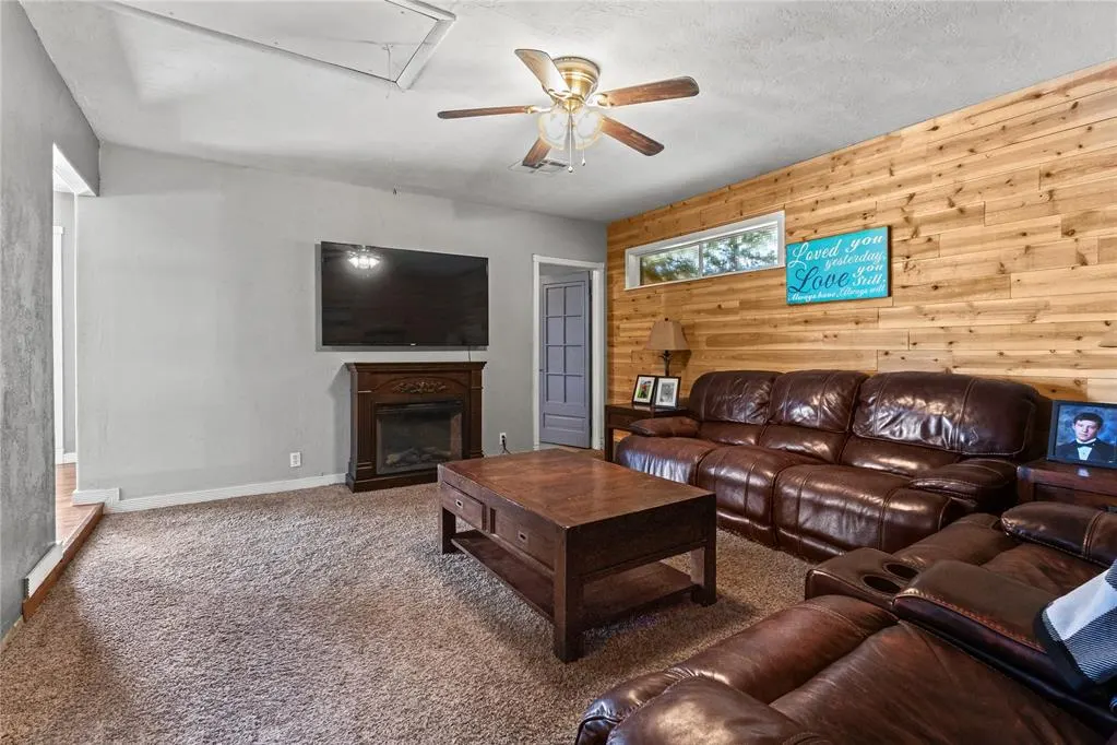 Photo 13 — 613 N Main Street, Thomas, OK 73669