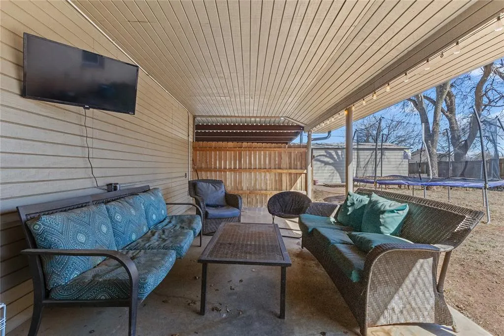 Photo 29 — 613 N Main Street, Thomas, OK 73669