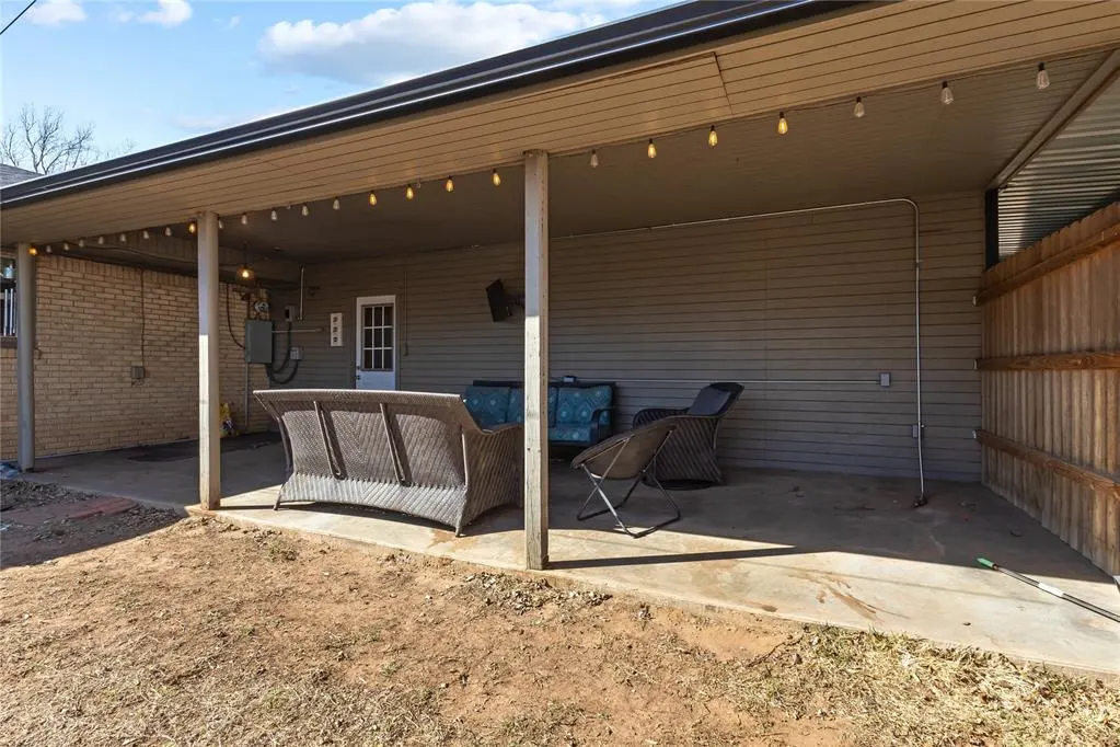 Photo 30 — 613 N Main Street, Thomas, OK 73669