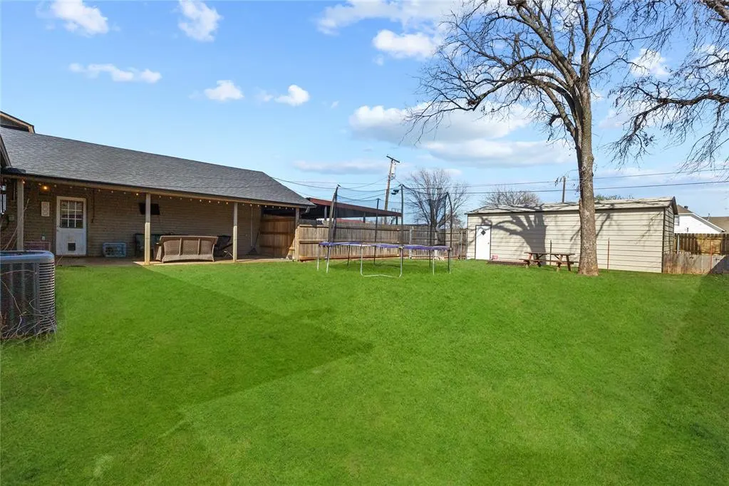 Photo 31 — 613 N Main Street, Thomas, OK 73669