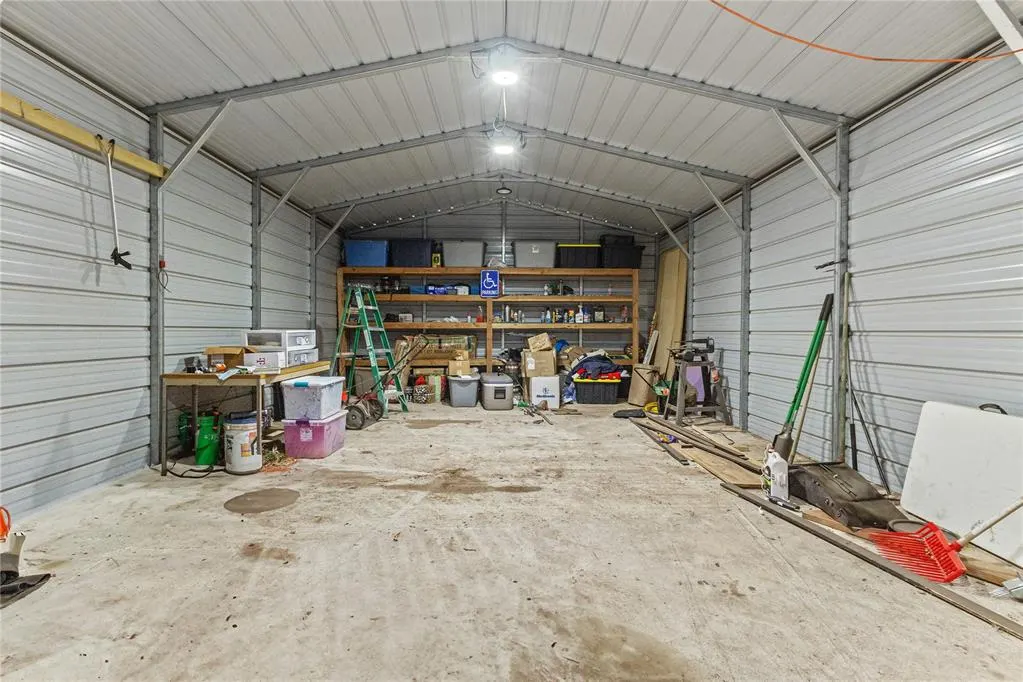 Photo 32 — 613 N Main Street, Thomas, OK 73669
