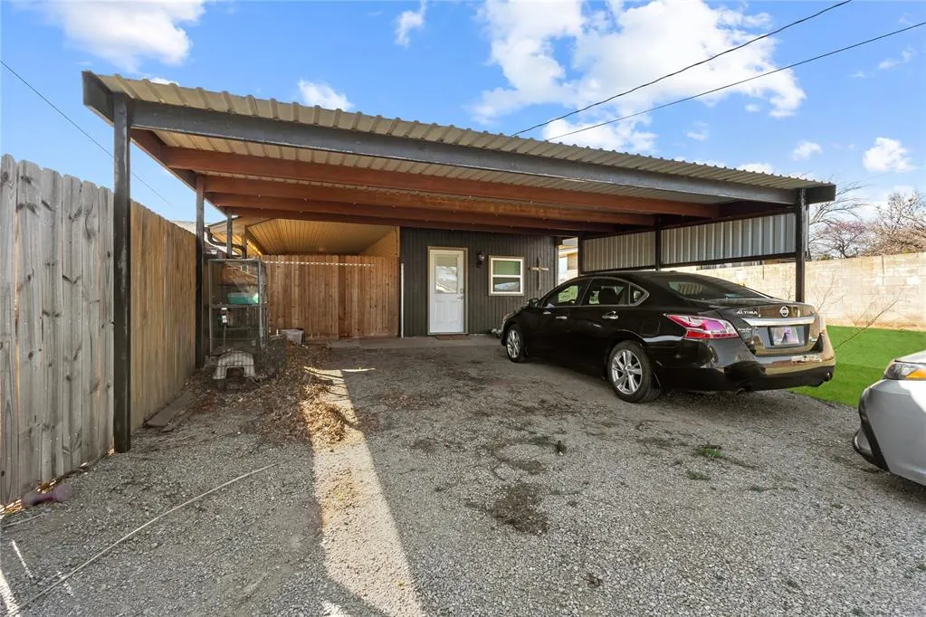 Photo 33 — 613 N Main Street, Thomas, OK 73669