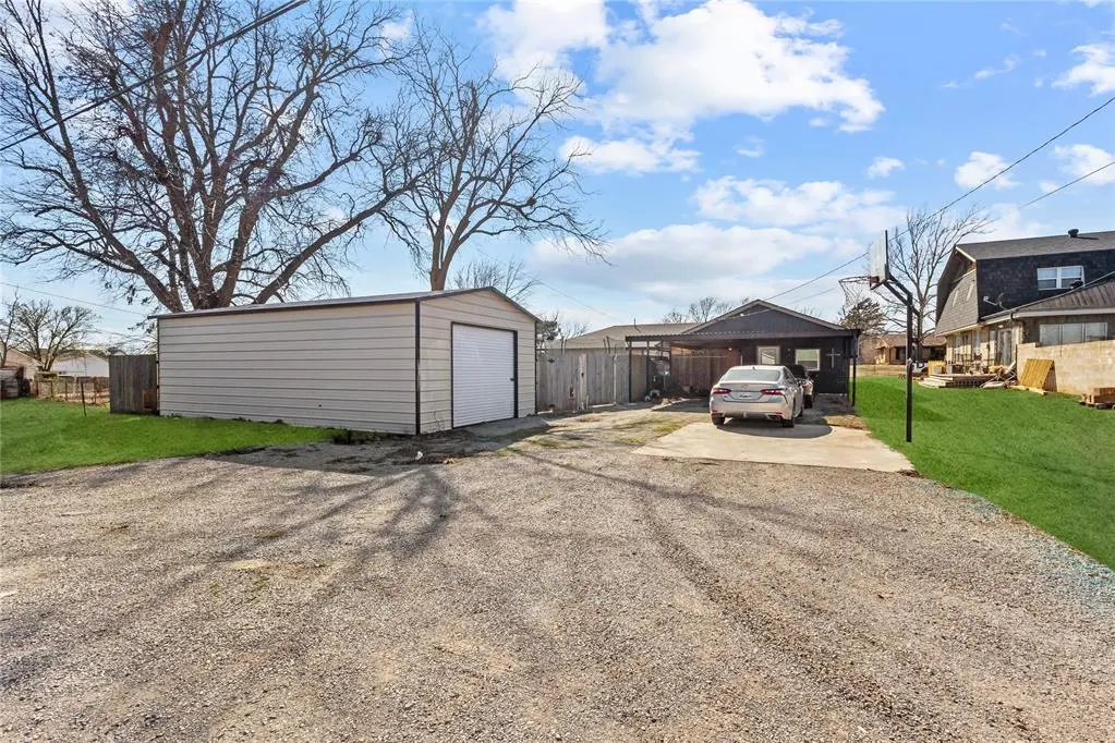 Photo 34 — 613 N Main Street, Thomas, OK 73669