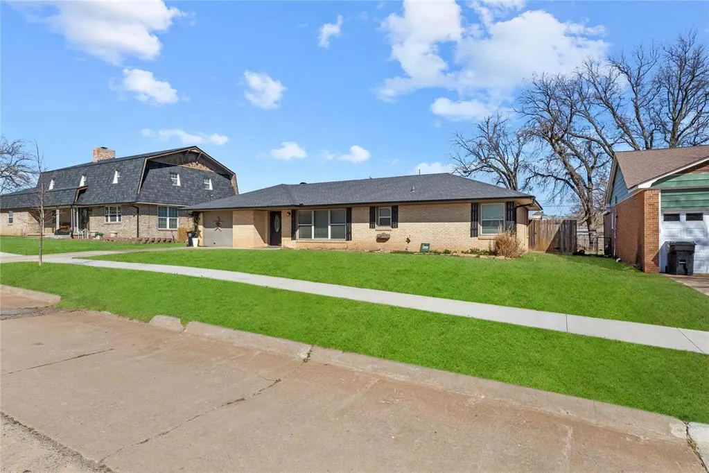Photo 35 — 613 N Main Street, Thomas, OK 73669