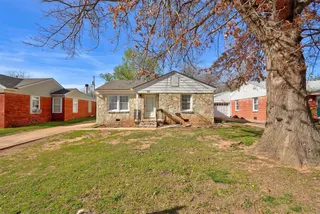 Sold home at 109 W Marshall Drive