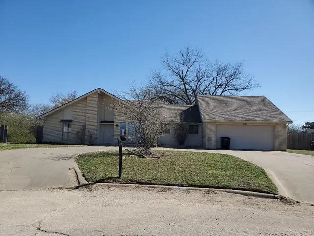 Front exterior — 1101 W Washington Circle, Tecumseh, OK 74873