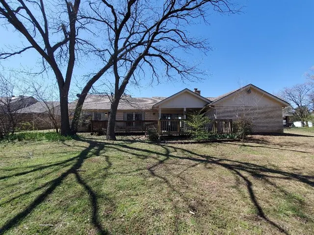Photo 2 — 1101 W Washington Circle, Tecumseh, OK 74873
