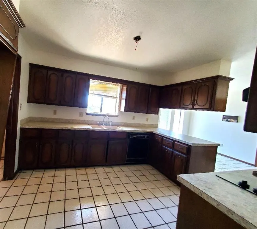 Photo 5 — 1101 W Washington Circle, Tecumseh, OK 74873