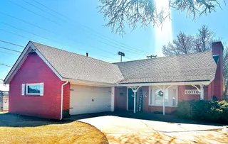 Sold home at 204 E Hillcrest Road