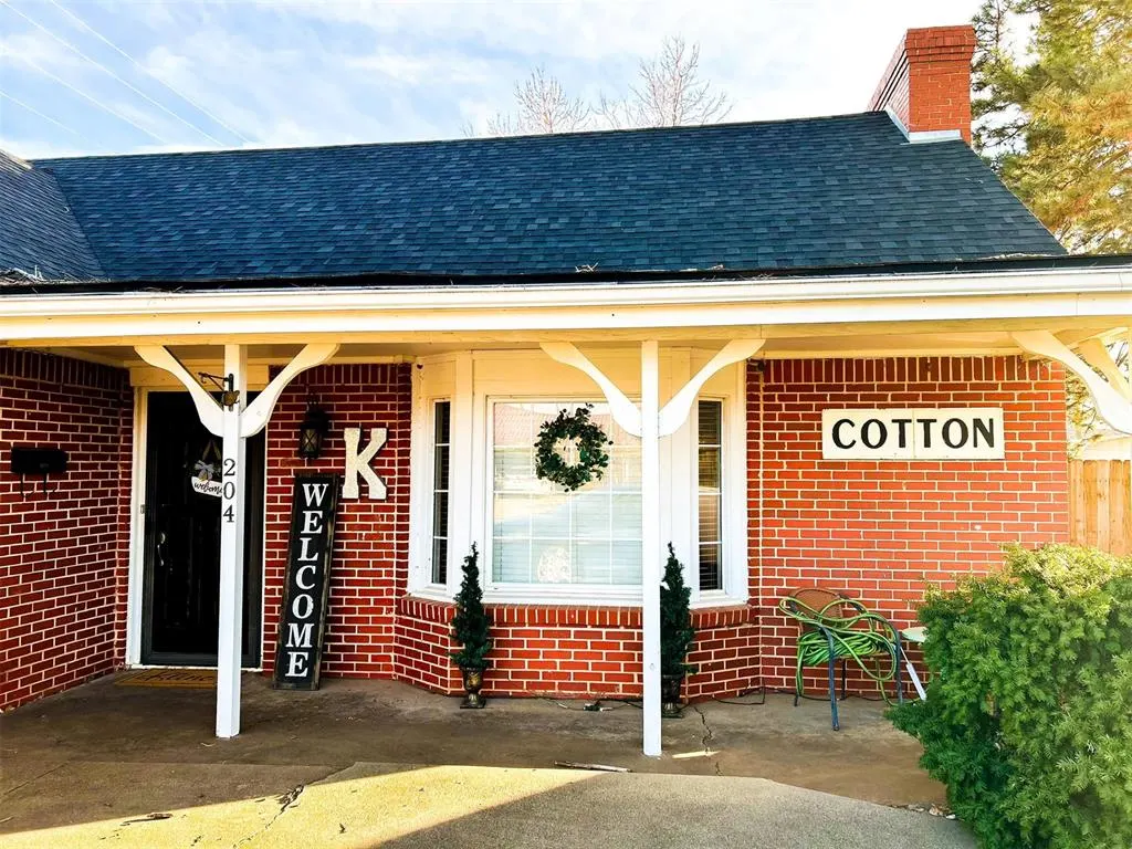 Photo 3 — 204 E Hillcrest Road, Hobart, OK 73651