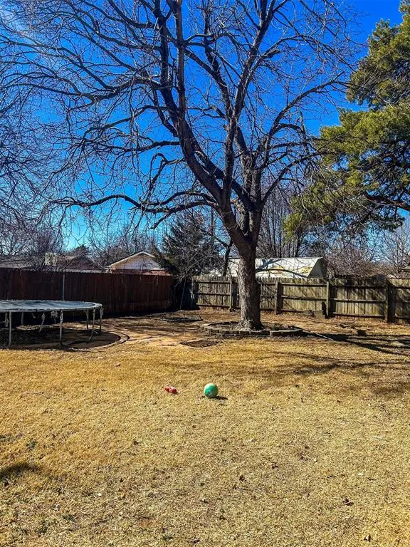 Photo 21 — 204 E Hillcrest Road, Hobart, OK 73651