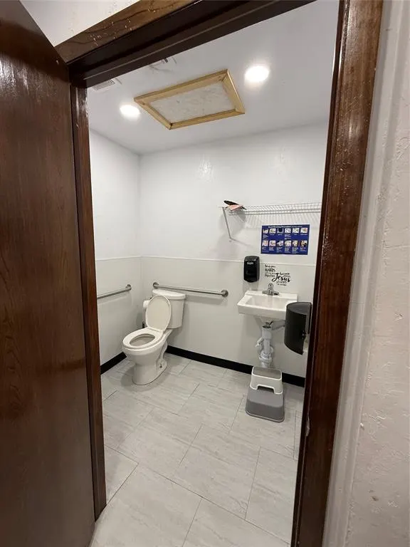 Photo 4 — 207 W Main Street, Binger, OK 73009