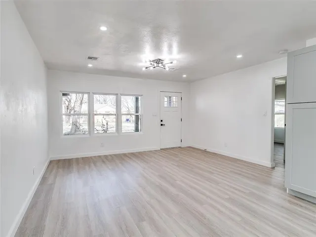 Photo 3 — 1002 Garver Street, Norman, OK 73069