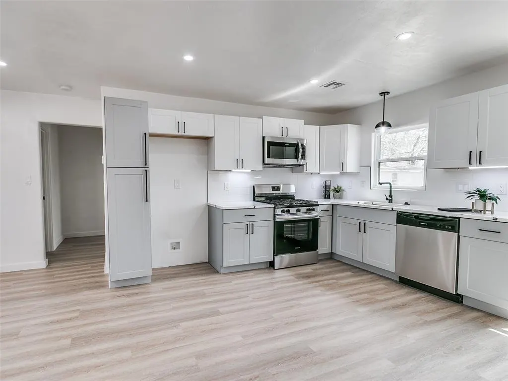 Photo 4 — 1002 Garver Street, Norman, OK 73069