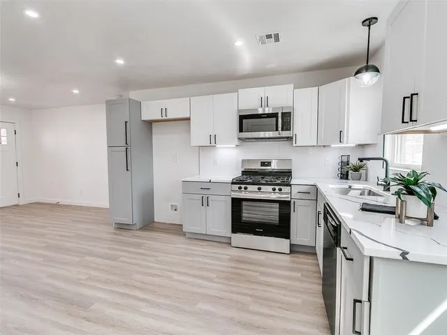Photo 5 — 1002 Garver Street, Norman, OK 73069
