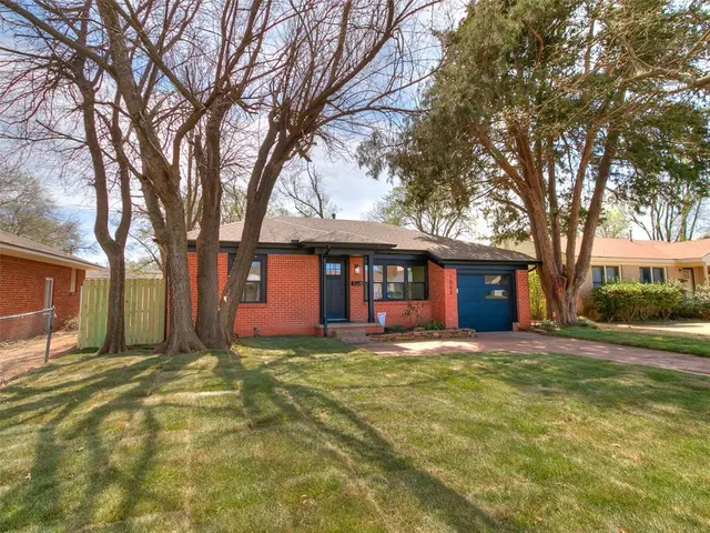 Photo 2 — 1002 Garver Street, Norman, OK 73069