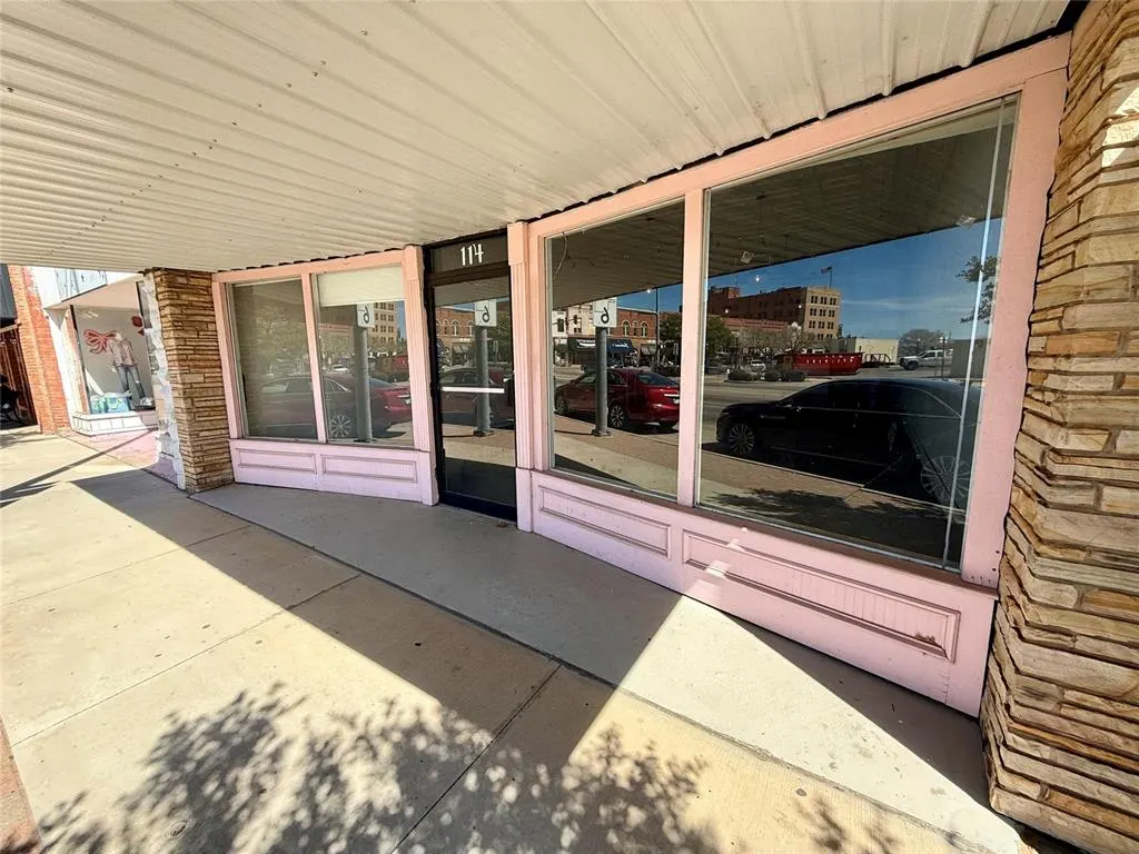 Photo 2 — 114 N Main Street, Altus, OK 73521