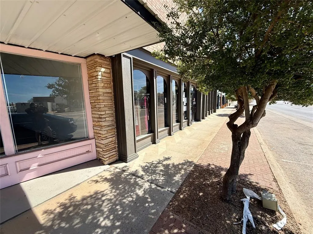 Photo 4 — 114 N Main Street, Altus, OK 73521