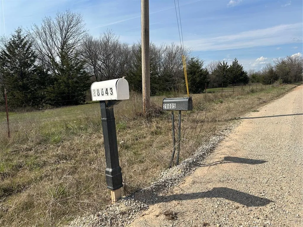 Photo 7 — 28605 Johnson Road, Maud, OK 74854