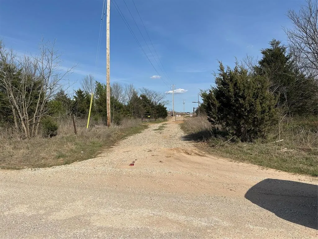 Photo 8 — 28605 Johnson Road, Maud, OK 74854