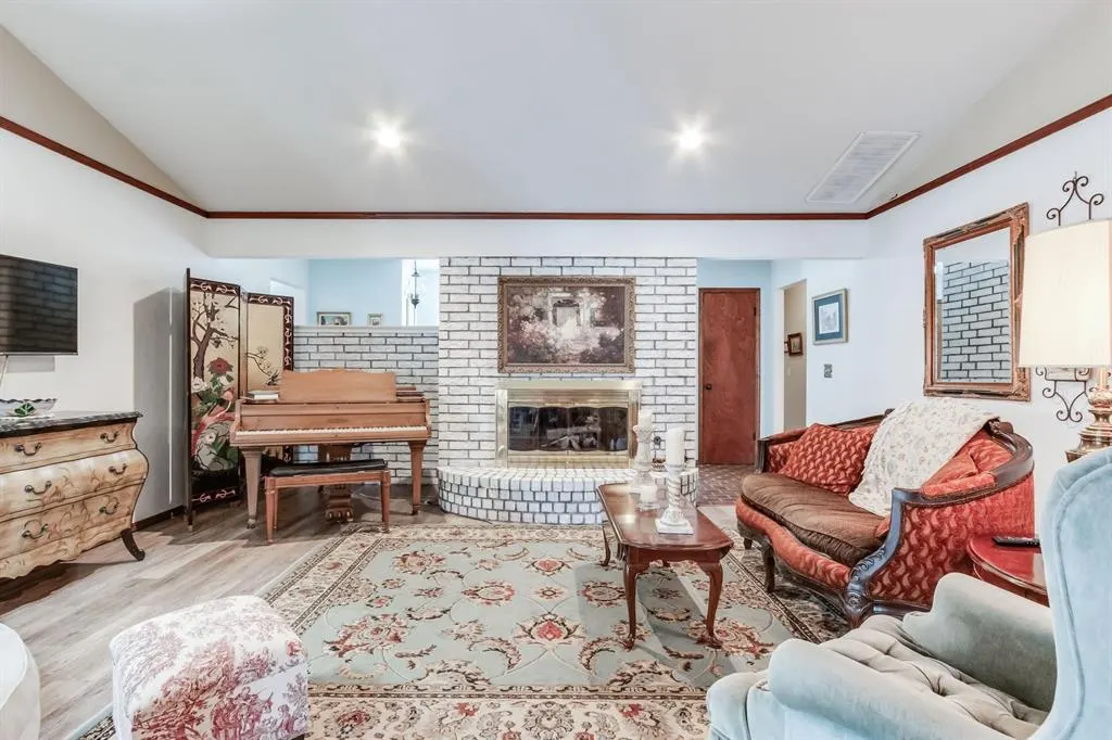 Photo 6 — 6620 Whitehall Drive, Oklahoma City, OK 73132