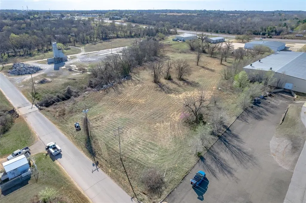 Photo 16 — 0000 Industrial Drive, Choctaw, OK 73020