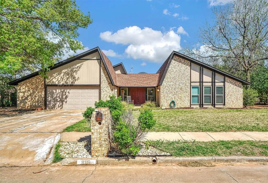 Front exterior — 816 Rosehaven Drive, Altus, OK 73521