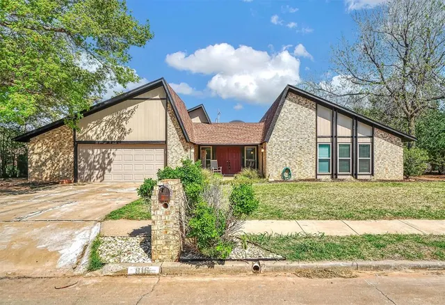 Front exterior — 816 Rosehaven Drive, Altus, OK 73521