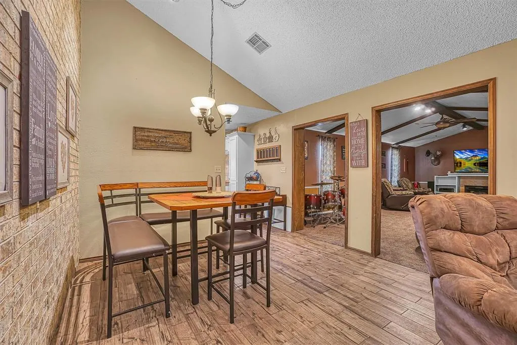 Photo 11 — 816 Rosehaven Drive, Altus, OK 73521