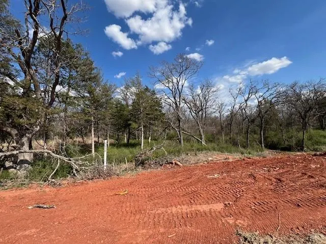 Photo 2 — 8050 W Wilshire Park Drive, Oklahoma City, OK 73131