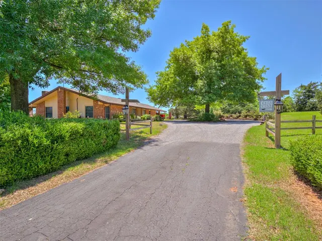 Photo 2 — 4200 E Cedar Lane, Noble, OK 73068