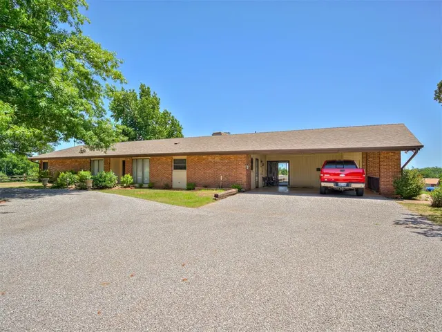 Photo 5 — 4200 E Cedar Lane, Noble, OK 73068