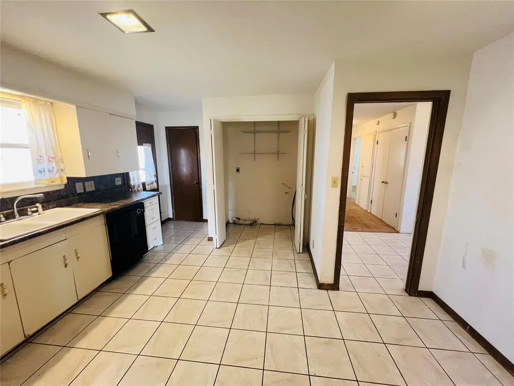 Photo 13 — 201 Iowa Avenue, Sayre, OK 73662