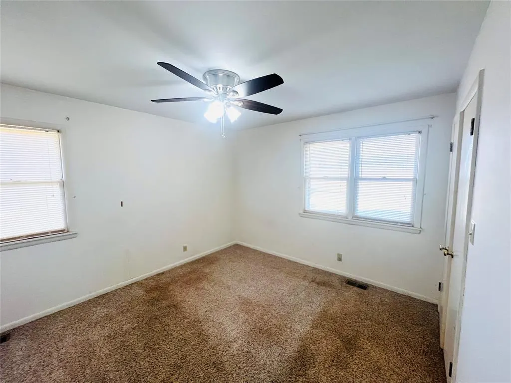 Photo 19 — 201 Iowa Avenue, Sayre, OK 73662
