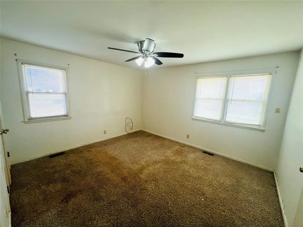 Photo 21 — 201 Iowa Avenue, Sayre, OK 73662