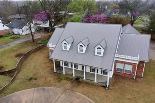 Sold home at 701 E Broadway Avenue
