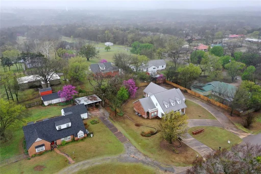 Photo 3 — 701 E Broadway Avenue, Sulphur, OK 73086