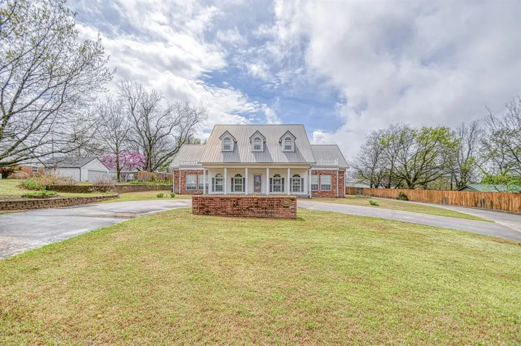 Photo 6 — 701 E Broadway Avenue, Sulphur, OK 73086