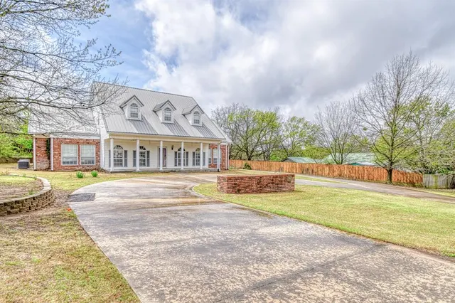 Photo 7 — 701 E Broadway Avenue, Sulphur, OK 73086