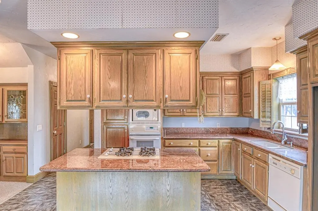 Photo 26 — 701 E Broadway Avenue, Sulphur, OK 73086